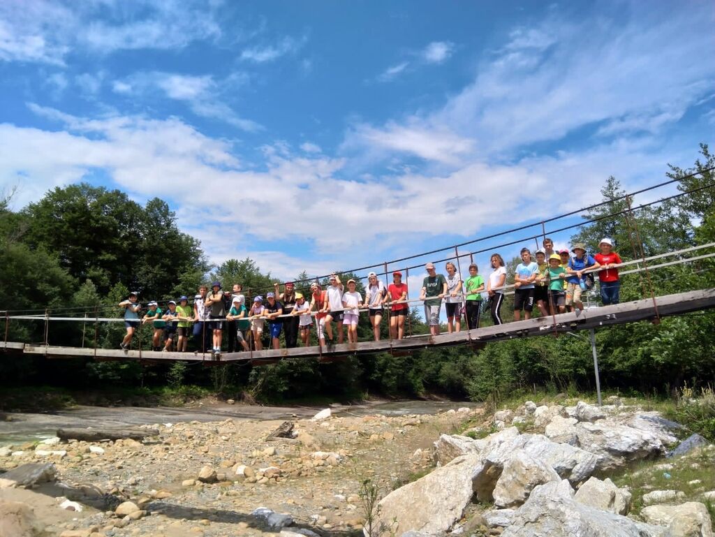 Экскурсия по окрестностям реки Андрюк и экстремальное передвижение по  подвесному  мосту